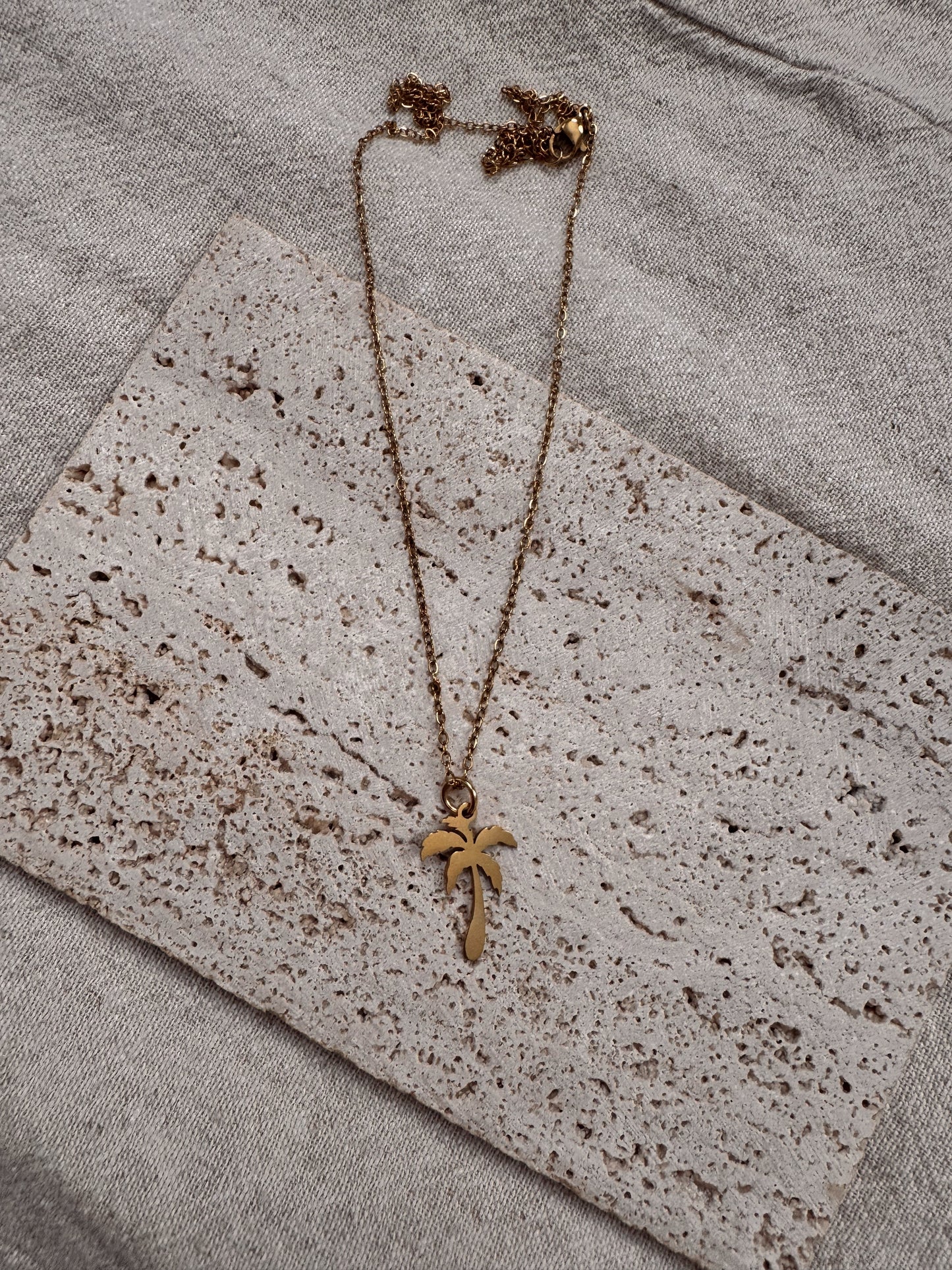 de coco necklace