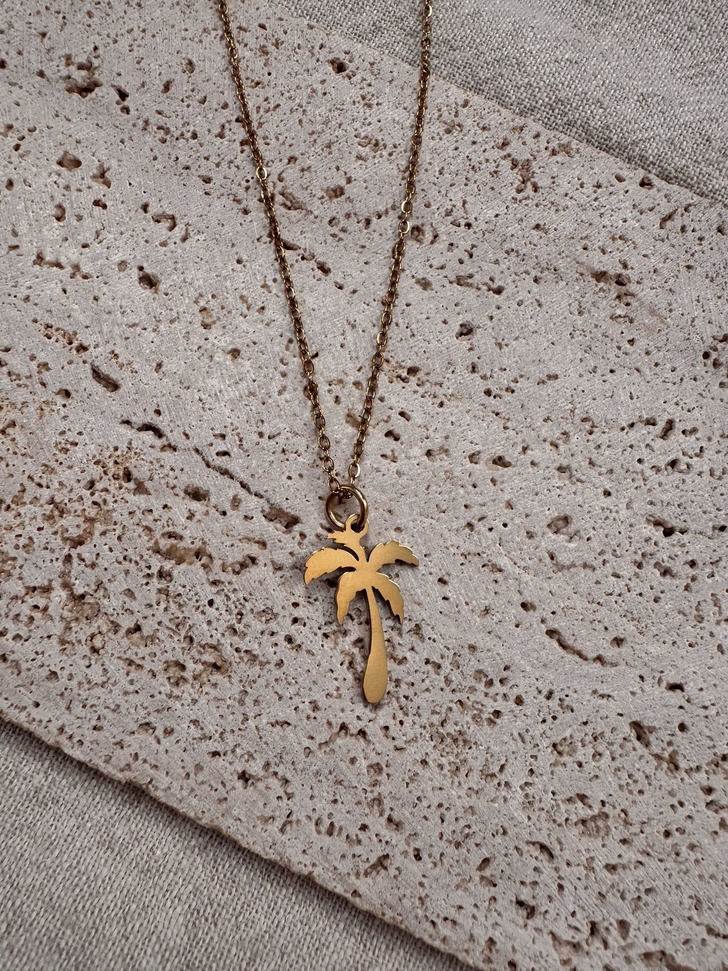 de coco necklace